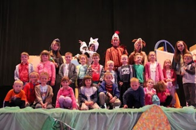 Młodzież uczyła przedszkolaków - zdjęcia