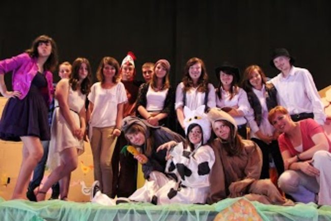 Młodzież uczyła przedszkolaków - zdjęcia