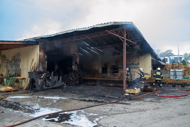 Spalił się tartak w Pępowie - zdjęcia/film