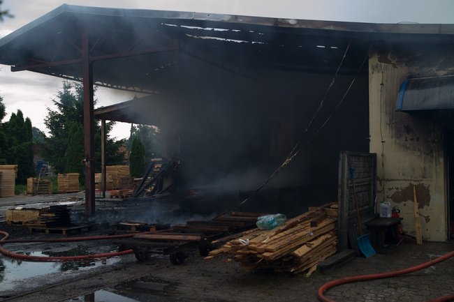 Spalił się tartak w Pępowie - zdjęcia/film