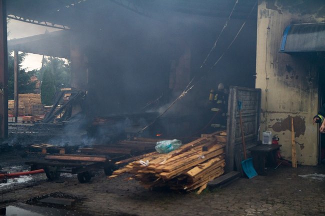 Spalił się tartak w Pępowie - zdjęcia/film