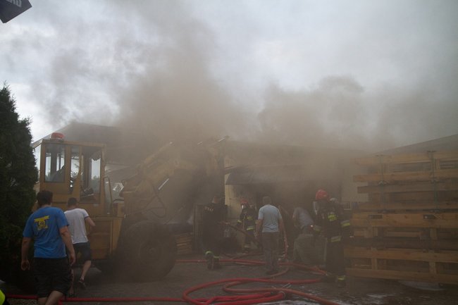 Spalił się tartak w Pępowie - zdjęcia/film