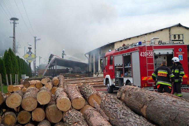 Spalił się tartak w Pępowie - zdjęcia/film