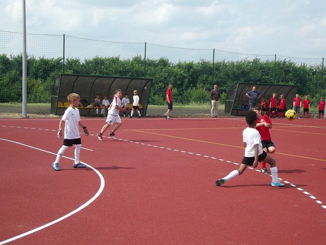 Doczekali się nowego boiska - zdjęcia