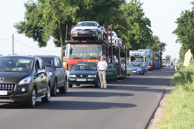 Policja szuka sprawcy wypadku - zdjęcia