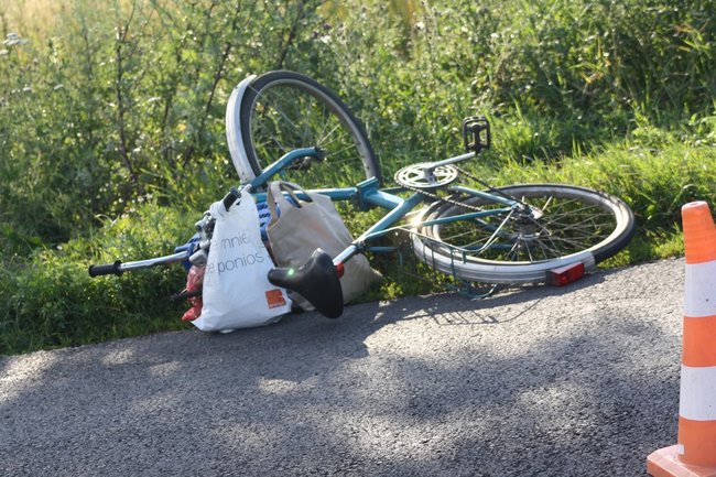 Policja szuka sprawcy wypadku - zdjęcia