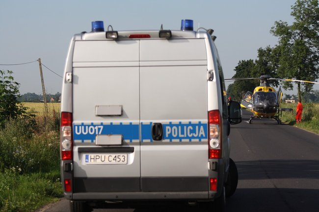 Policja szuka sprawcy wypadku - zdjęcia