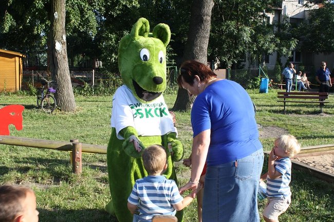 Udana biesiada przy kościele  - zdjęcia