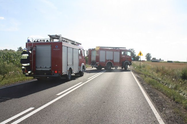 TIR w rowie, droga zablokowana - zdjęcia