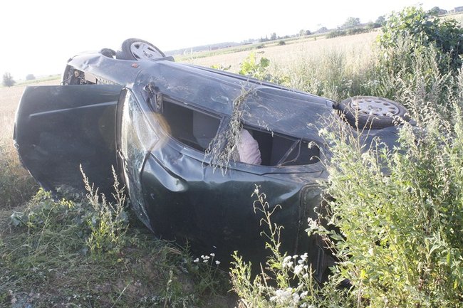 Zasnęła za kierownicą - zdjęcia