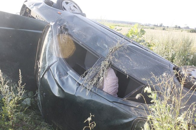 Zasnęła za kierownicą - zdjęcia