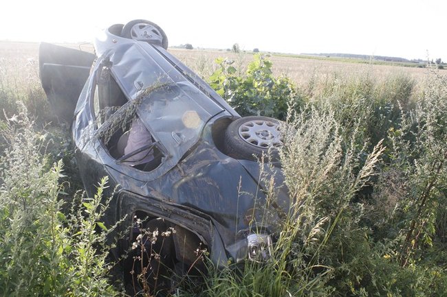 Zasnęła za kierownicą - zdjęcia