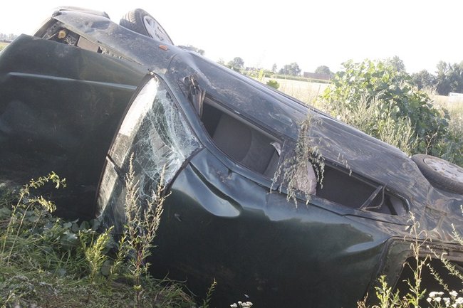 Zasnęła za kierownicą - zdjęcia