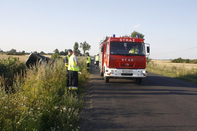 Zasnęła za kierownicą - zdjęcia