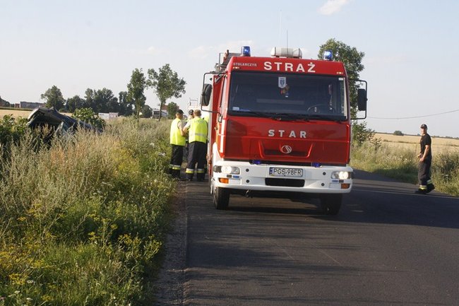Zasnęła za kierownicą - zdjęcia