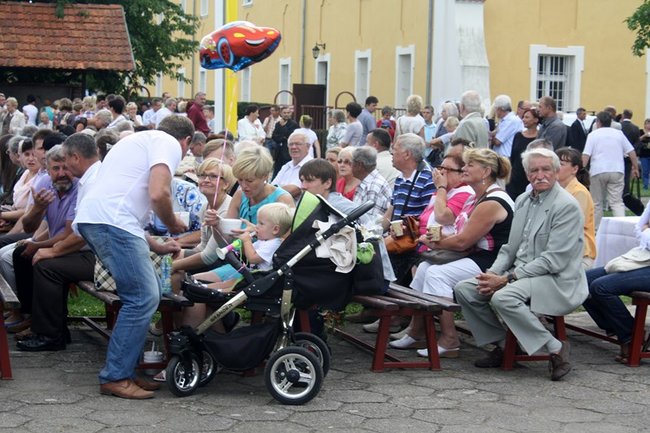 By chleba nikomu nie zabrakło - zdjęcia
