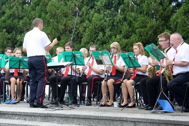 By chleba nikomu nie zabrakło - zdjęcia