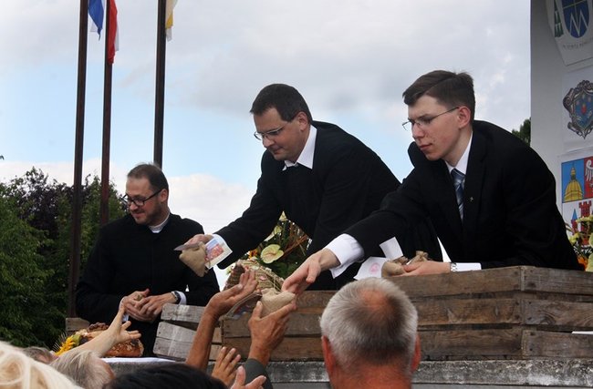 By chleba nikomu nie zabrakło - zdjęcia