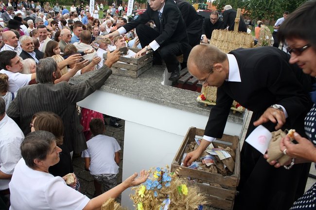 By chleba nikomu nie zabrakło - zdjęcia