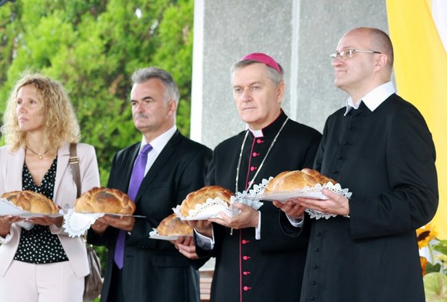 By chleba nikomu nie zabrakło - zdjęcia