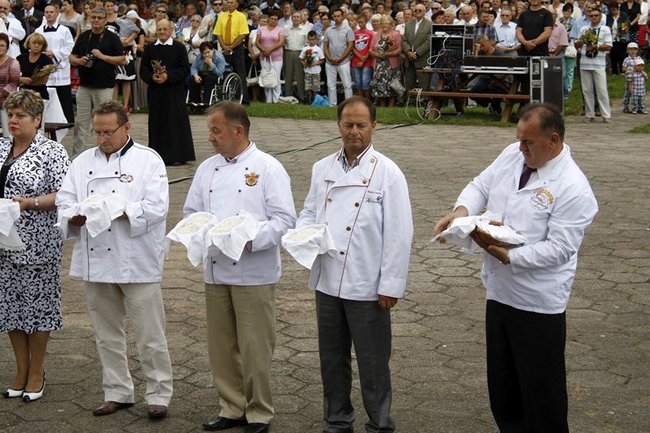 By chleba nikomu nie zabrakło - zdjęcia