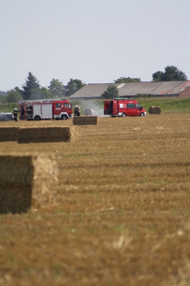Paliła się słoma w Koszkowie - zdjęcia