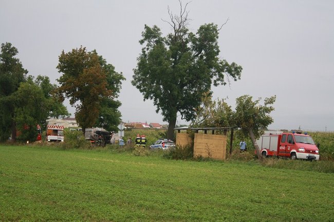 Cysterna zablokowała drogę - zdjęcia