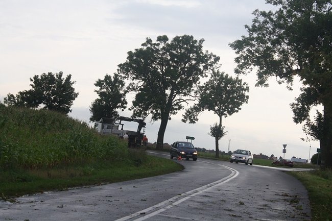 Cysterna zablokowała drogę - zdjęcia