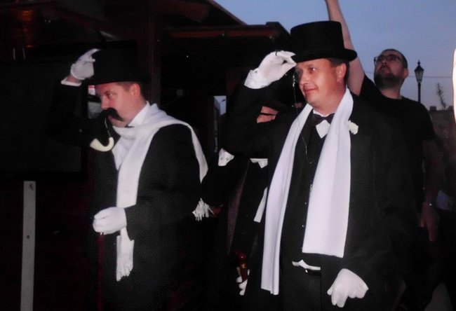 Rozstrzygnęli bitwę w stylu retro - zdjęcia