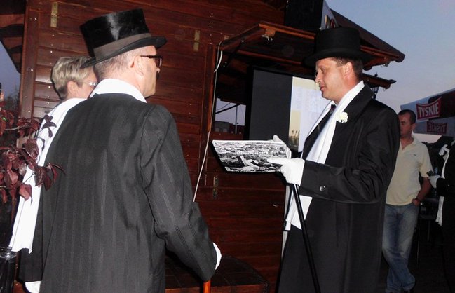 Rozstrzygnęli bitwę w stylu retro - zdjęcia