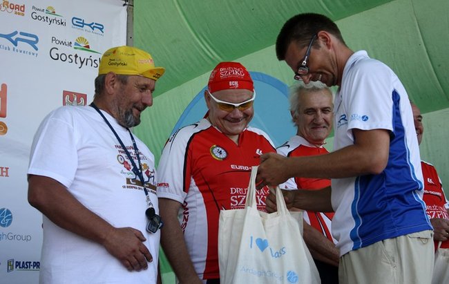 Przejechali połowę równika - zdjęcia/film