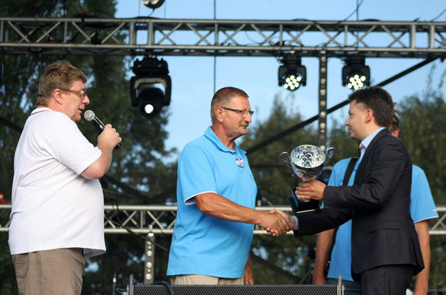 Faworyci zdobyli puchar - zdjęcia