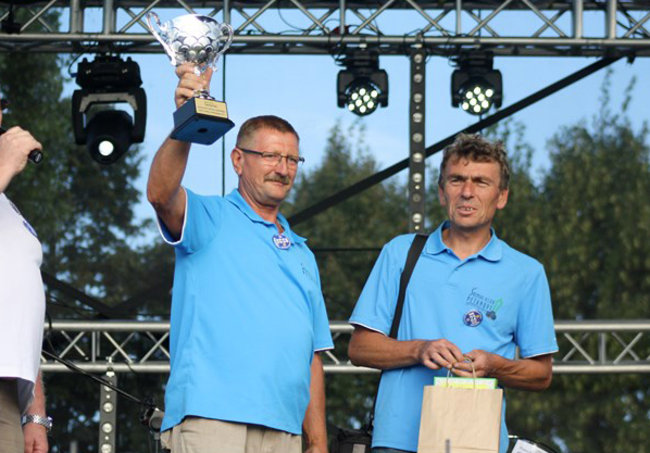 Faworyci zdobyli puchar - zdjęcia