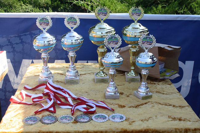 Faworyci zdobyli puchar - zdjęcia