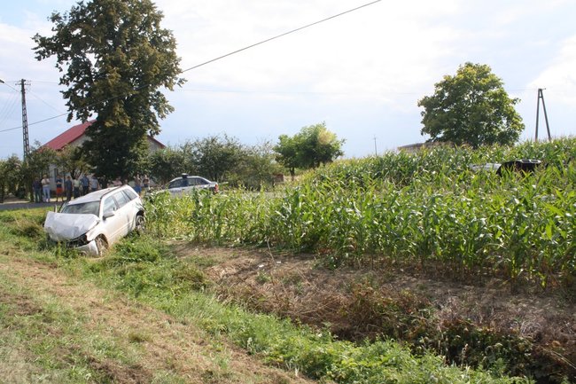 Troje rannych w wypadku - zdjęcia