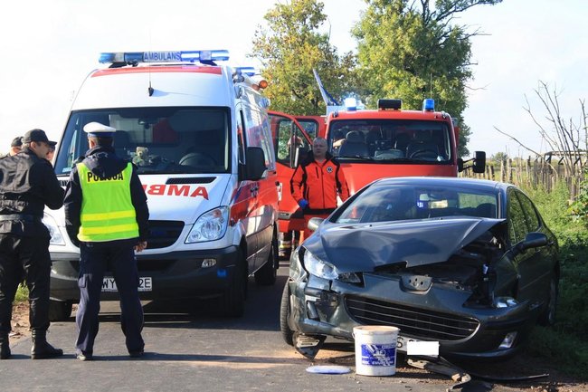 Zderzyły się dwie osobówki - zdjęcia