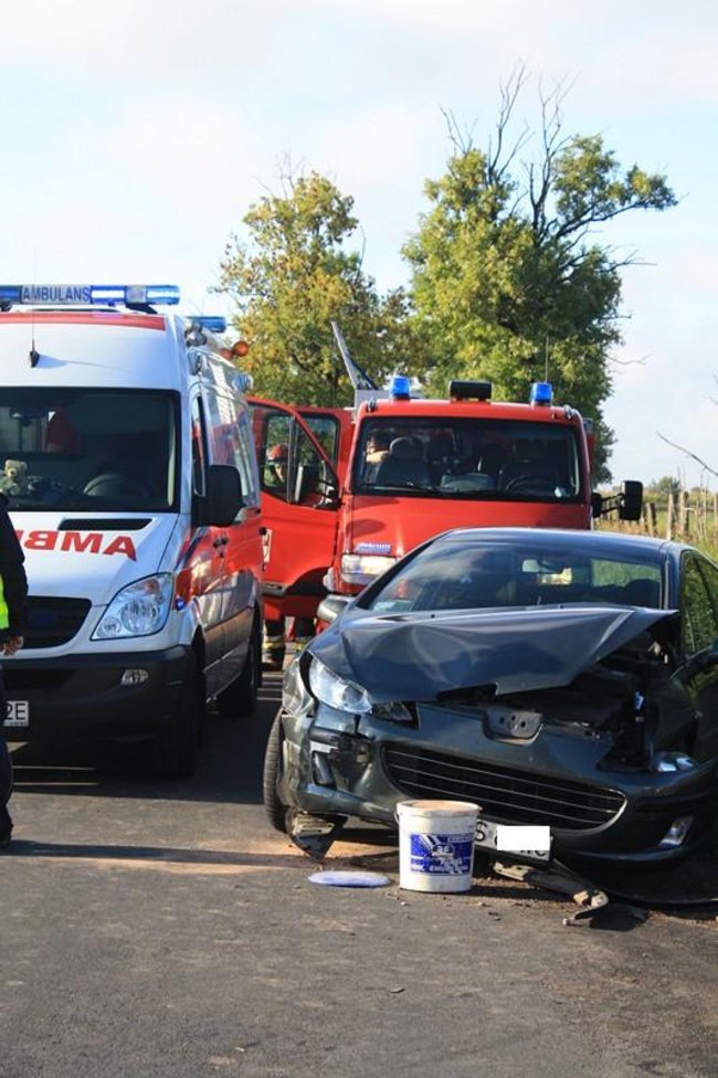 Zderzyły się dwie osobówki - zdjęcia