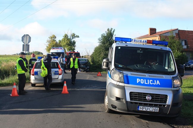Zderzyły się dwie osobówki - zdjęcia