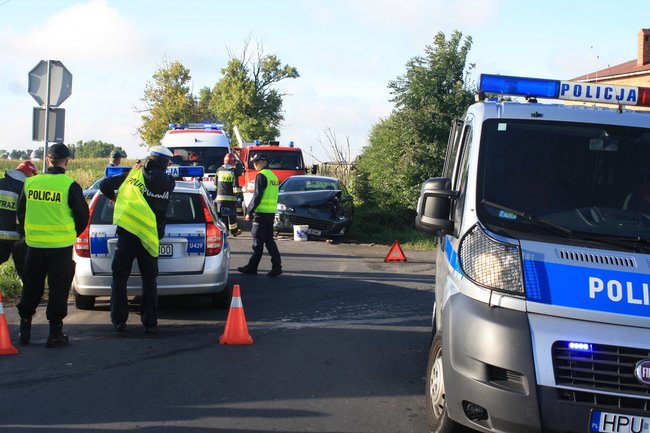 Zderzyły się dwie osobówki - zdjęcia
