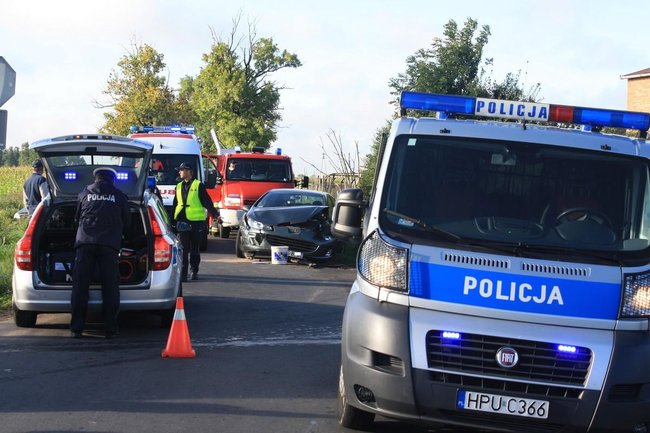 Zderzyły się dwie osobówki - zdjęcia