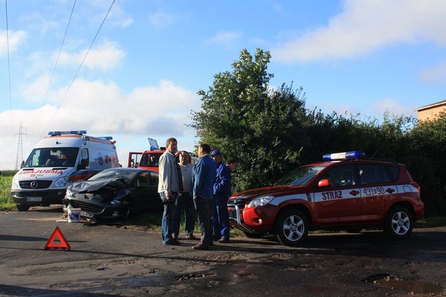 Zderzyły się dwie osobówki - zdjęcia