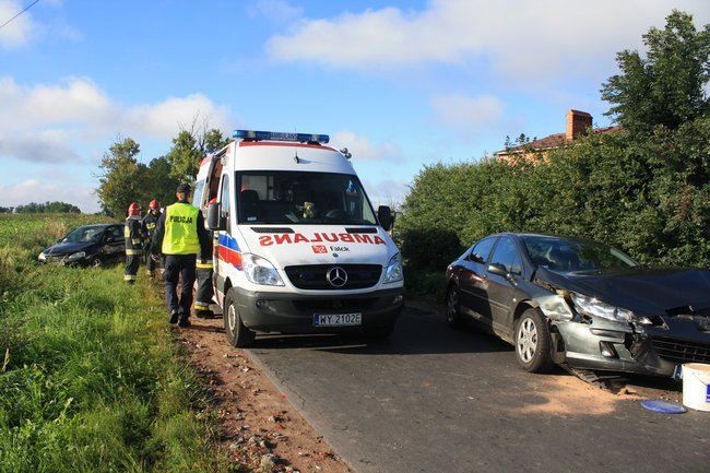 Zderzyły się dwie osobówki - zdjęcia