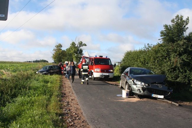 Zderzyły się dwie osobówki - zdjęcia