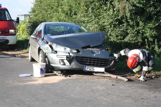 Zderzyły się dwie osobówki - zdjęcia