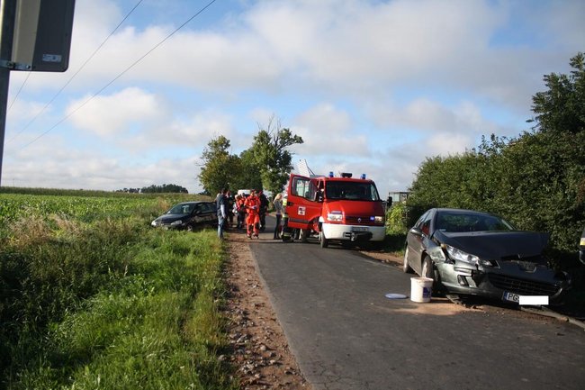 Zderzyły się dwie osobówki - zdjęcia