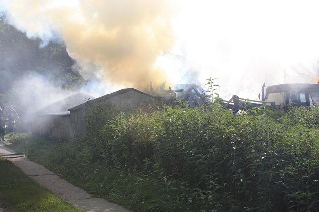 Niebezpieczny pożar w środku lasu - zdjęcia