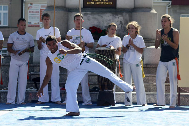 Modelowa impreza na rynku - zdjęcia