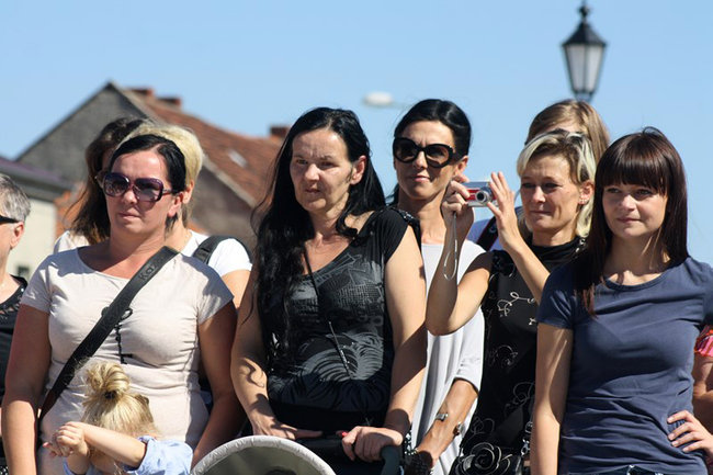 Modelowa impreza na rynku - zdjęcia