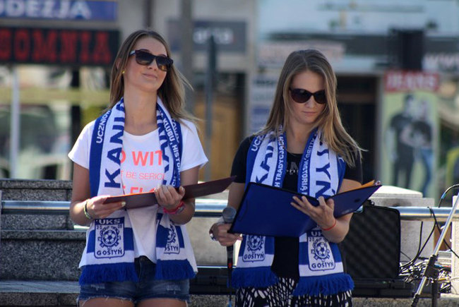 Modelowa impreza na rynku - zdjęcia