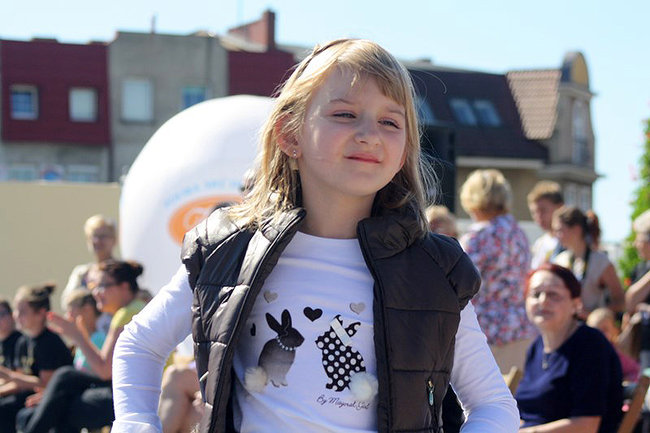 Modelowa impreza na rynku - zdjęcia